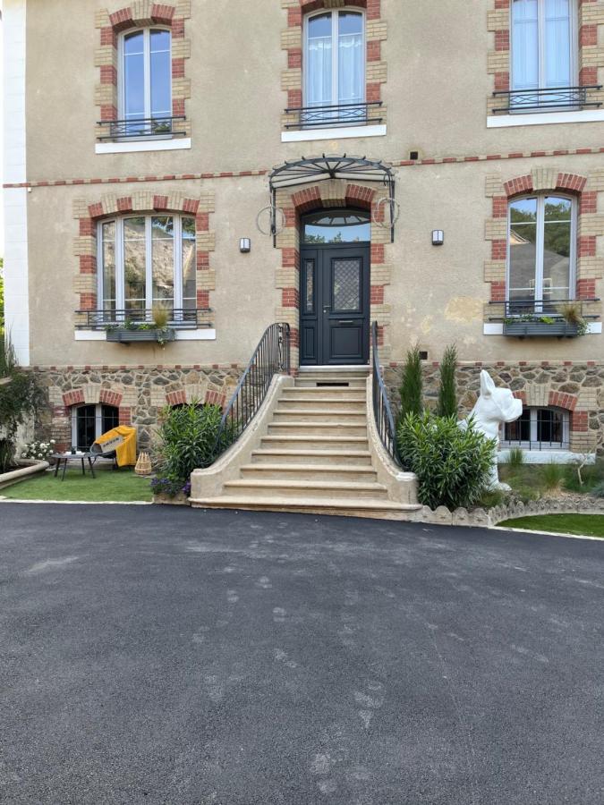 La Demeure Bed and Breakfast Sillé-le-Guillaume Exteriör bild