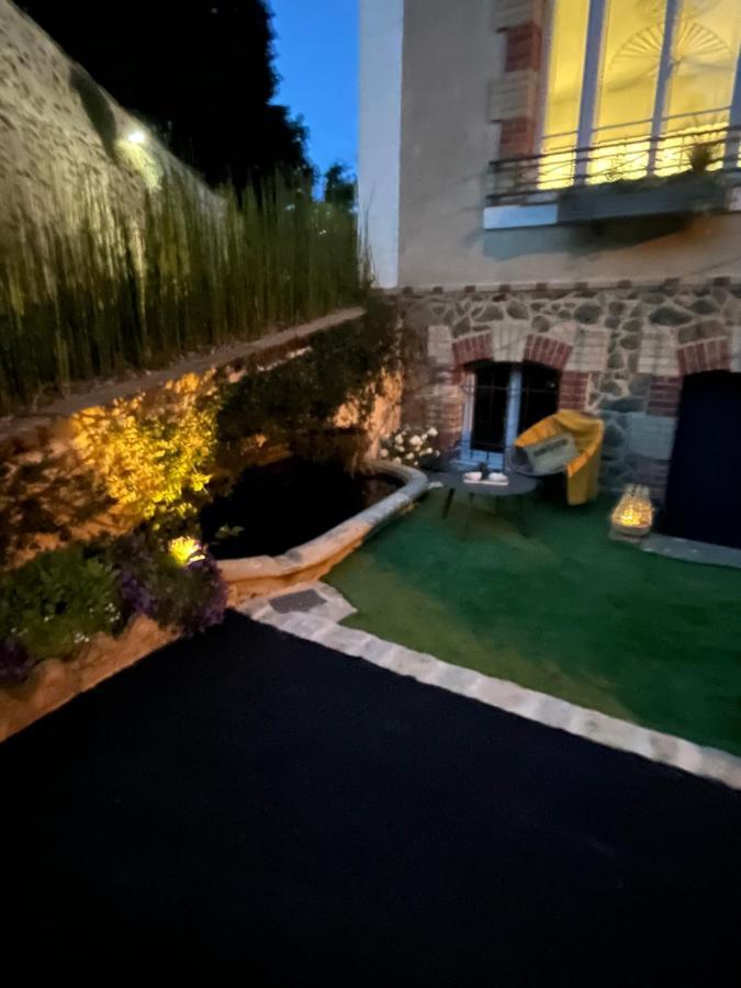 La Demeure Bed and Breakfast Sillé-le-Guillaume Exteriör bild