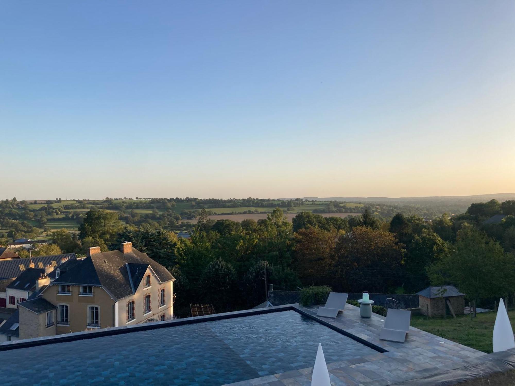 La Demeure Bed and Breakfast Sillé-le-Guillaume Exteriör bild
