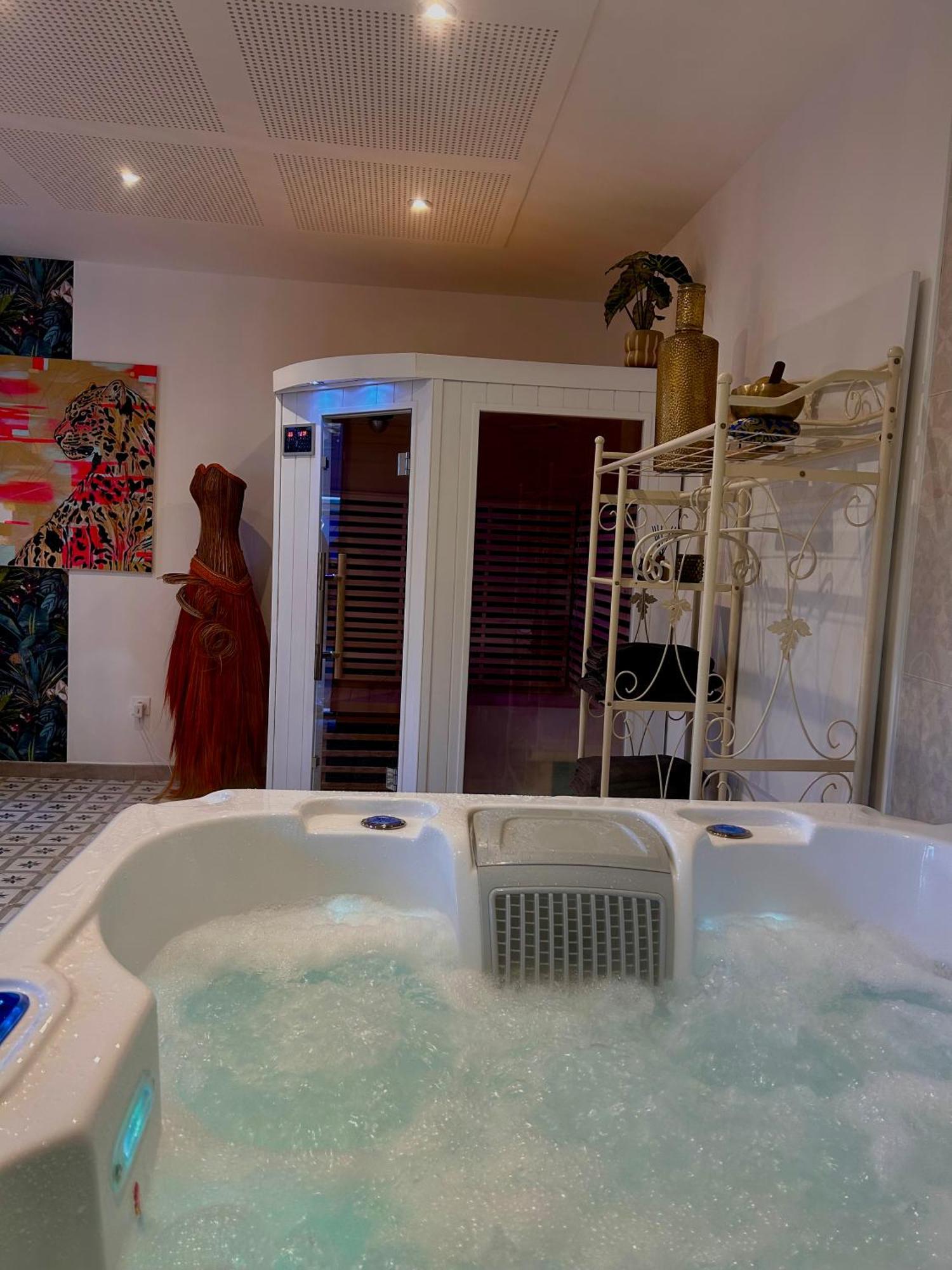 La Demeure Bed and Breakfast Sillé-le-Guillaume Exteriör bild